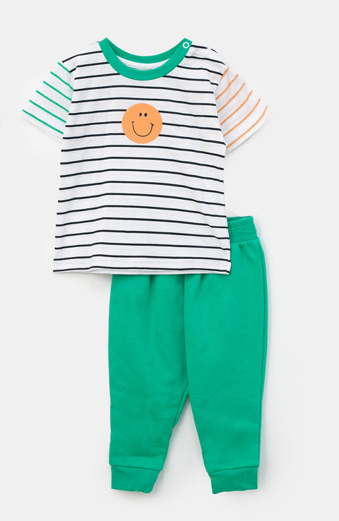 Conjunto de camiseta y jogger para recién nacido en Burda color verde con blanco