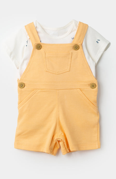 Conjunto de camiseta y overol para recién nacido en tela suave color ocre