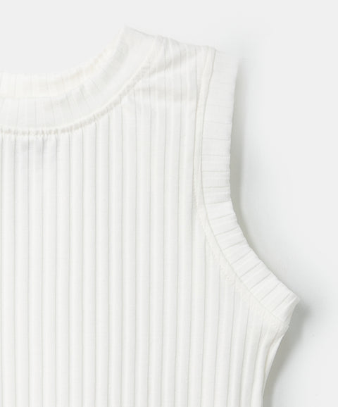 Camiseta manga sisa para niña en rib color blanco