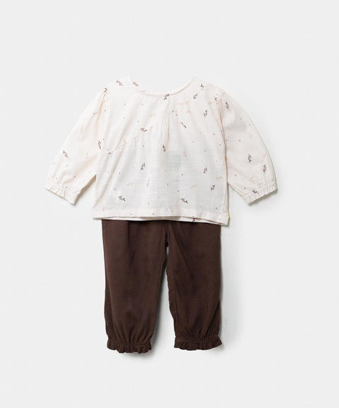 Conjunto De Blusa Y Pantalon Para Recién Nacida Color Arena Claro