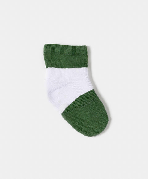 Medias Largas X 2 Para Recién Nacido En Algodón Color Blanco Con Verde