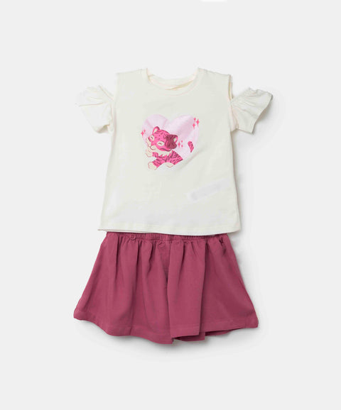 Conjunto Camiseta Y Short Para Bebé Niña En Licra Color Marfil Y Uva