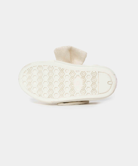Tenis Mocasín Para Bebe Niña En Tela Color Marfil