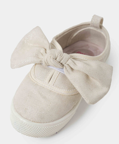 Tenis Mocasín Para Bebe Niña En Tela Color Marfil
