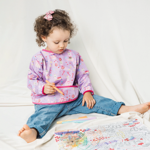 Babero para bebé niña color rosado con estampado de gata hada