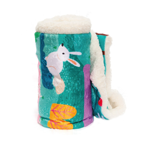 Cobija para niña en tela suave color verde con estampado de animales