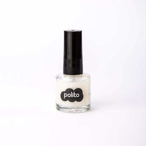Esmalte transparente con brillos para niña