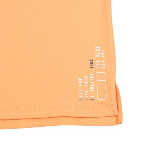 Camiseta tipo henley en tela suave color amarillo