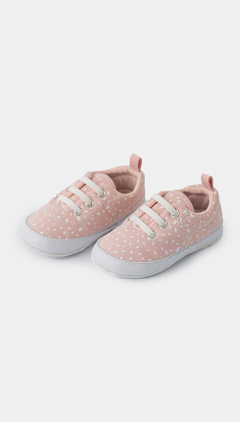 Tenis para recién nacida color salmón claro