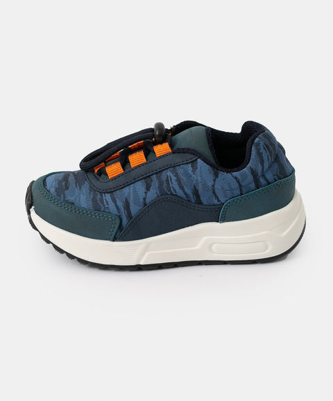 Tenis para bebé niño color azul con estilo camuflado