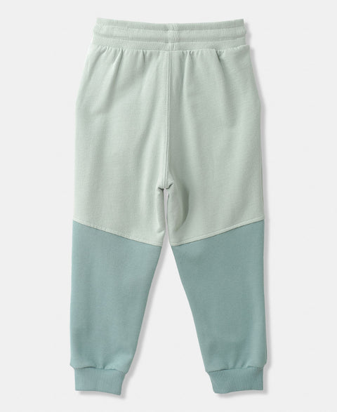 Jogger para bebé niño en burda color verde
