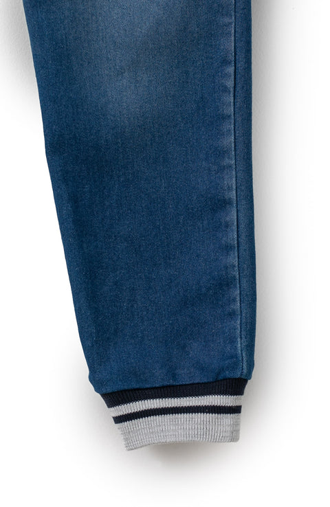 Jean Tipo Jogger Para Niño En Denim Color Índigo Con Ligeros Desgastes
