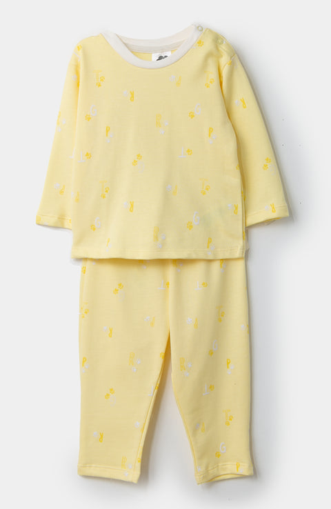 Pijama para recién nacido en burda color amarillo