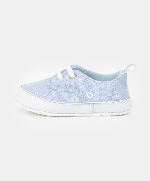 Tenis para recién nacida con estampado de flores color blanco