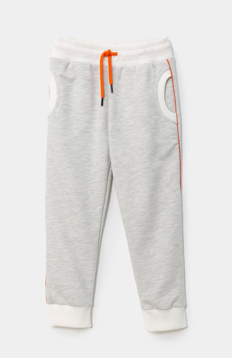 Jogger para bebé niño en burda color beige jasped