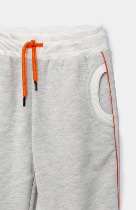 Jogger para bebé niño en burda color beige jasped