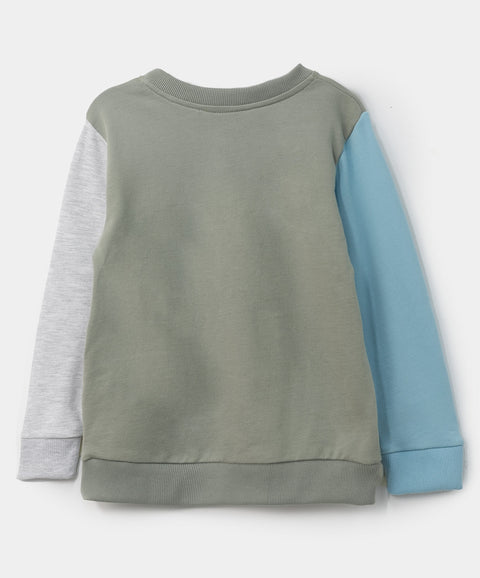 Buzo para bebé niño en burda color verde, azul y beige jasped