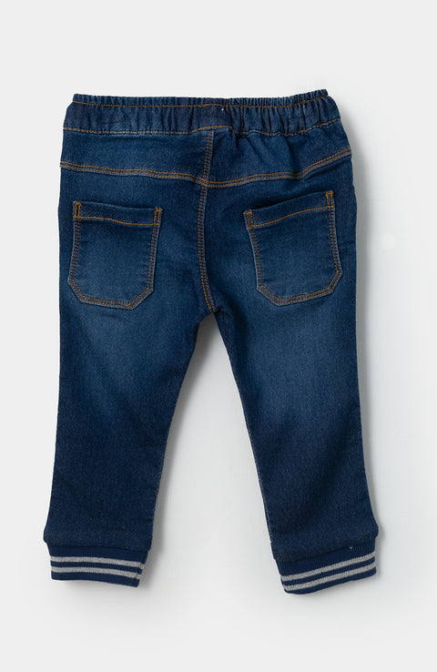 Jean tipo jogger para recién nacido en burda color índigo