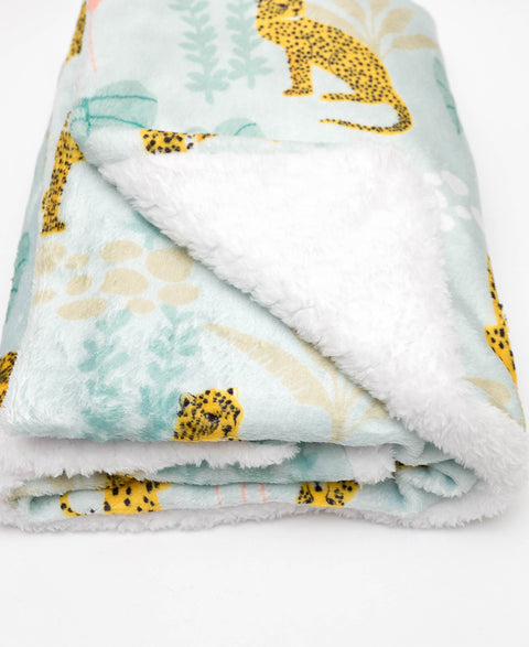 Cobija para recién nacido con estampado de leopardos