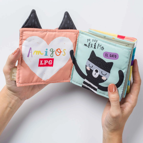 Libro de tela para bebé con estampado de gato